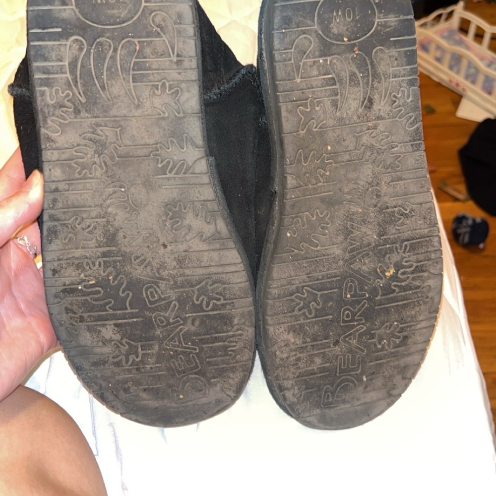 Bear paws size 10W definitely been wore but still in really good condition